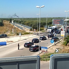 Auto dei carabinieri prende fuoco per corto circuito