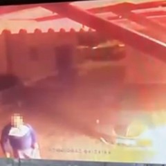Incendio cancello dell'abitazione dei vicini, Andria