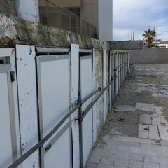 Lo stato di degrado del lido "La Conchiglia" fino al 2021