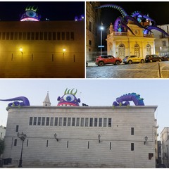 Piovra gigante con tentacoli al Festival Internazionale "Castel dei Mondi"