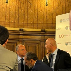 Nicola Gratteri a Bari, il saluto con il prof. Savino Santovito