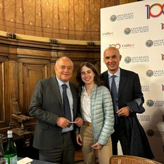 Nicola Gratteri a Bari, il saluto con il prof. Savino Santovito