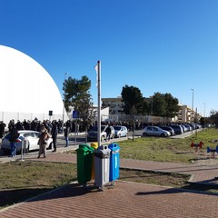 Lunga coda all'hub vaccinale di San Valentino