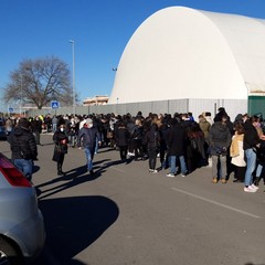 Lunga coda all'hub vaccinale di San Valentino