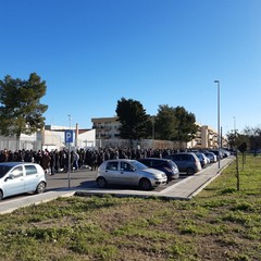 Lunga coda all'hub vaccinale di San Valentino