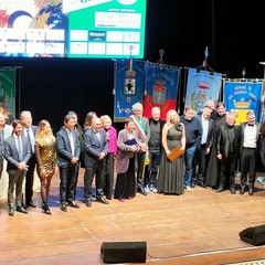 Sindaca Bruno premia l'ambasciatore dell'Uruguay, Giovanni Battista Jannuzzi