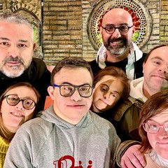 Sabino Matera con il presidente del Centro Zenith Antonello Fortunato e i suoi ragazzi