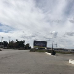 Andria-Trani, occhio alla strada... ed al cartellone pubblicitario