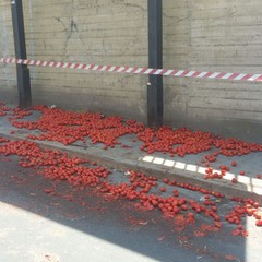 pomodori sversati su viale Dalmazia