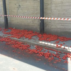pomodori sversati su viale Dalmazia