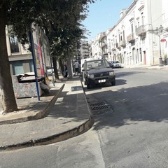 divano abbandonato in via Annunziata