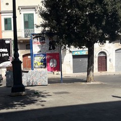 divano abbandonato in via Annunziata