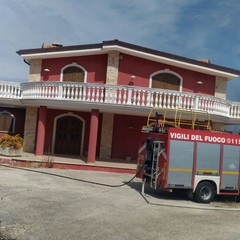 incendio villa confiscata