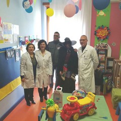 Giocattoli e dolciumi alla Pediatria del "L. Bonomo"