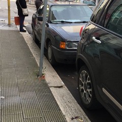 auto parcheggiata in via Duca di Genova