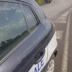 Autocarro fuoristrada sulla tangenziale comunale