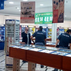 Banditi incappucciati tentano rapina alla gioielleria del Centro Mongolfiera di Andria