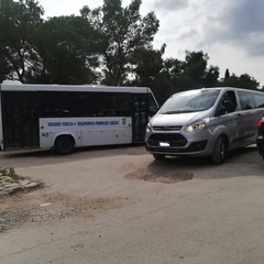 A Castel del Monte impazza parcheggio selvaggio: auto in sosta fino ai piedi del maniero federiciano