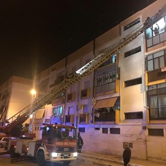 Caduta calcinacci in via Terlizzi: intervento dei Vigili del Fuoco