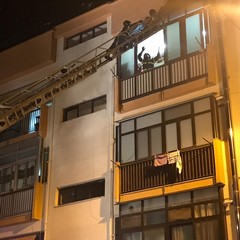 Caduta calcinacci in via Terlizzi: intervento dei Vigili del Fuoco