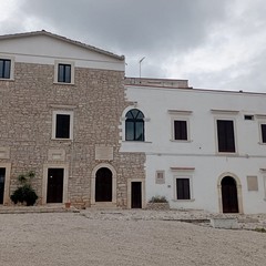 Sistemazione del  manto della strada interpoderale per la Masseria San Vittore