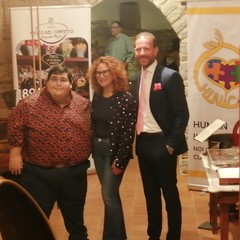 A sx il Presidente Nicola Basile, al centro la consigliera regionale Grazia di Bari e a dx l'imprenditore andriese Cristian Mucci