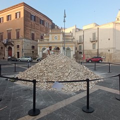 "Madre Natura" di Dario Agrimi in piazza Catuma ad Andria