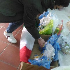 CasaPound raccoglie e distribuisce uova di Pasqua