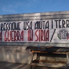 CasaPound, striscioni nella Bat contro la guerra in Siria