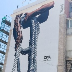 Inaugurato il murales “Umani in cima” del CPIA Bat "Gino Strada"