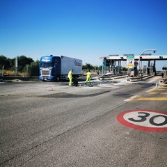 Auto dei carabinieri prende fuoco per corto circuito