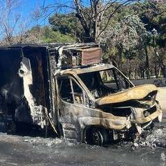 Incendio furgone in viale Gramsci