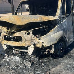 Incendio furgone in viale Gramsci