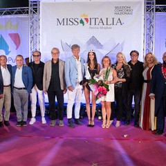 La giuria con Miss Puglia