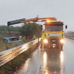 Auto fuori strada sulla provinciale ex 231