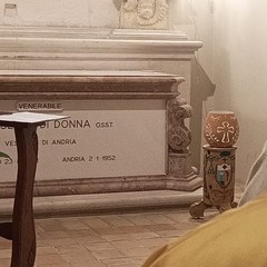 Lampada votiva donata dall'artigiano del legno Giuseppe Marzano