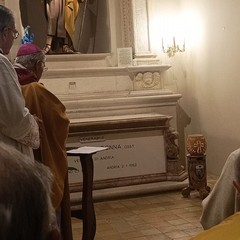 Lampada votiva donata dall'artigiano del legno Giuseppe Marzano