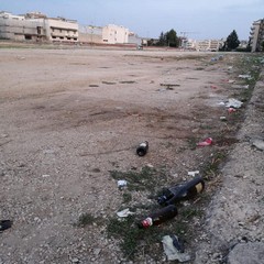degrado e sporcizia in via Martiri di Belfiore