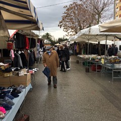 Accensione albero di Natale e mercato straordinario