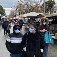 Accensione albero di Natale e mercato straordinario