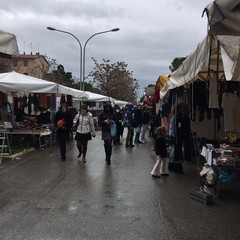 Accensione albero di Natale e mercato straordinario