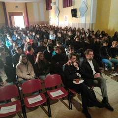 studenti a lezioni di sicurezza stradale con “Katedromos” 