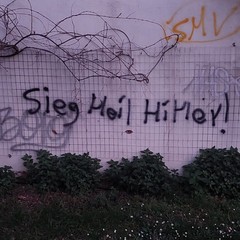Scritte inneggianti al nazismo nella villa comunale di Andria