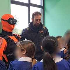 la Polizia di Stato "sale in cattedra" all'I.C. "Cotugno" di Andria