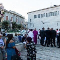 La processione dei Santi patroni, San Riccardo e della Madonna dei Miracoli per le vie cittadine
