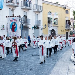 La processione dei Santi patroni, San Riccardo e della Madonna dei Miracoli per le vie cittadine