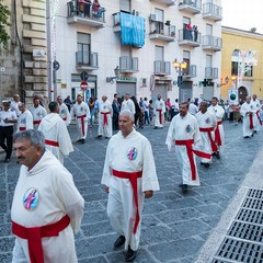 La processione dei Santi patroni, San Riccardo e della Madonna dei Miracoli per le vie cittadine