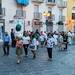 La processione dei Santi patroni, San Riccardo e della Madonna dei Miracoli per le vie cittadine