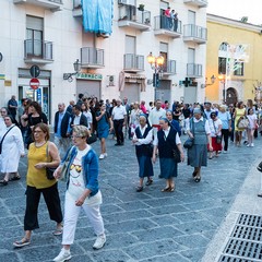 La processione dei Santi patroni, San Riccardo e della Madonna dei Miracoli per le vie cittadine