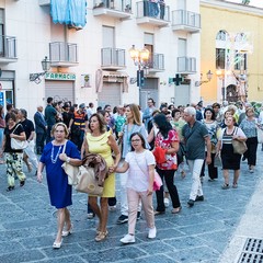 La processione dei Santi patroni, San Riccardo e della Madonna dei Miracoli per le vie cittadine